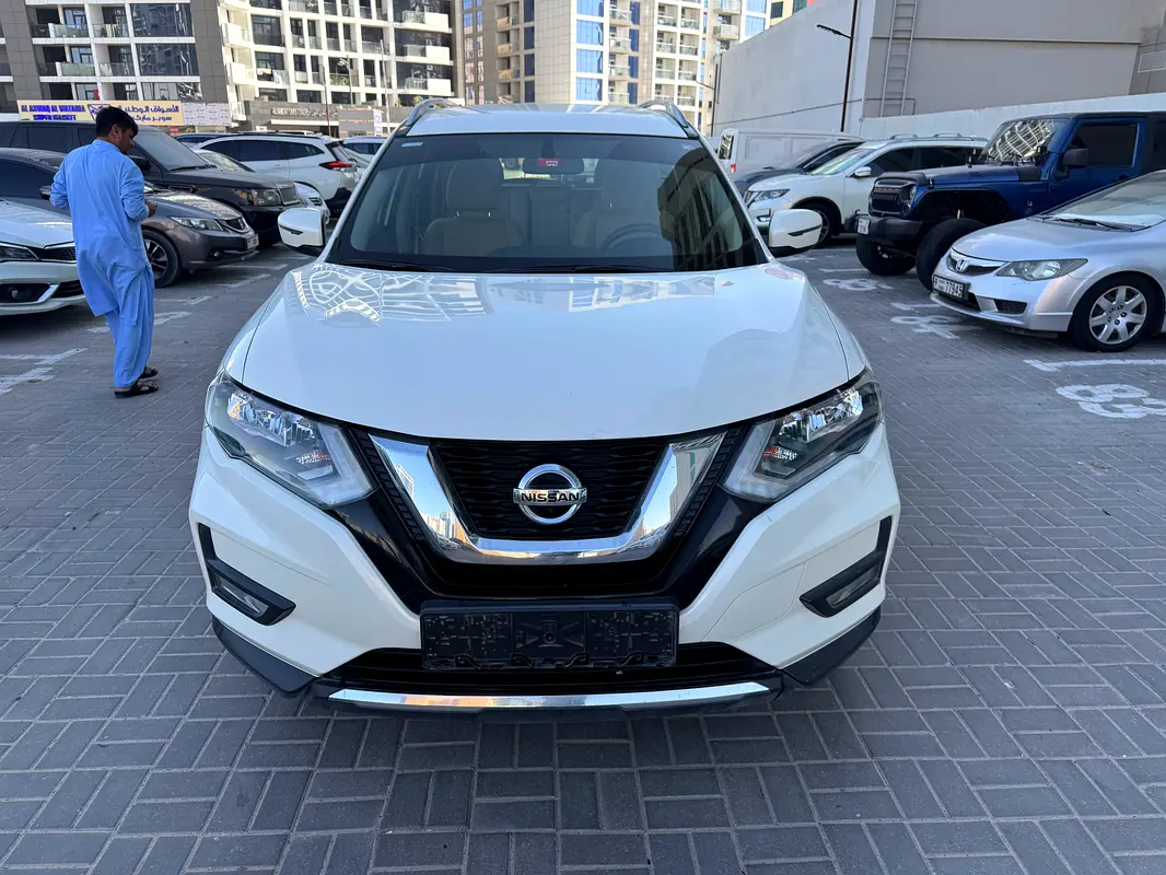 Nissan X-Trail 2022 — photo 1 of 9