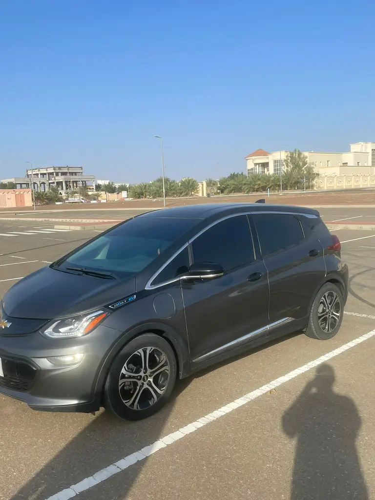 Chevrolet Bolt 2017 — photo 1 of 6