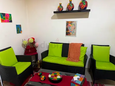 Slim Wall Shelf with 4 Decorative Lanterns