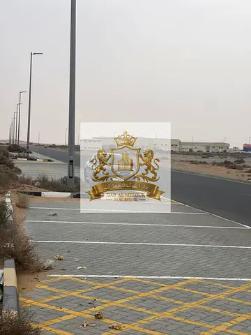 للبيع في الشارقه منطقه الصجعه (الحنو الجليل ) ارض صناعيه مساحه 2020قدم  تصريح تجاري صناعي ارضي ومزانيين