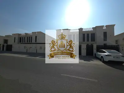 للبيع في الشارقه   منطقه الحوشي   فلتين سكنيه علي قطعه ارض مساحه ١٠ الف قدم  موقع مميز