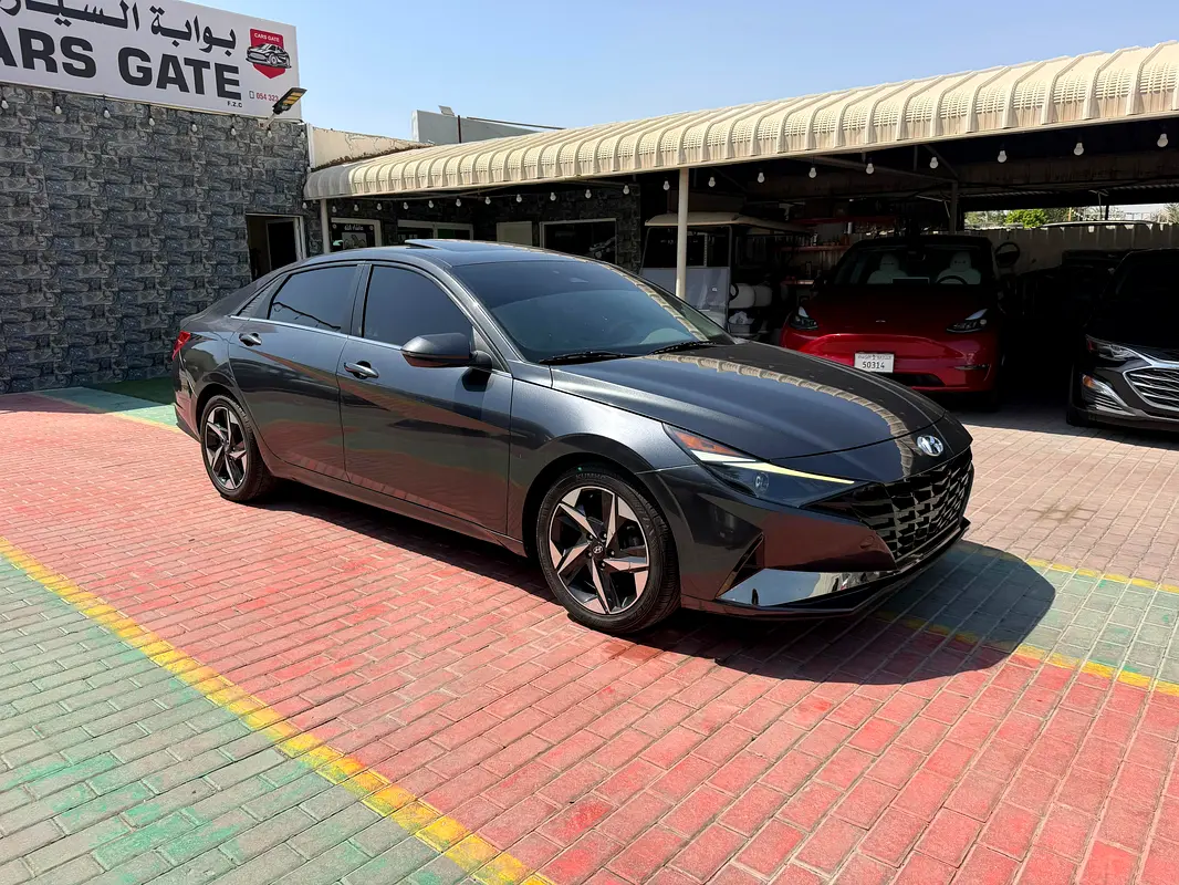 Hyundai Elantra 2021 — photo 1 of 15