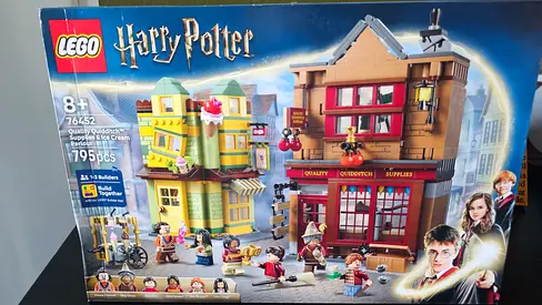 LEGO Harry Potter 75965 Quality Quidditch Supplies - 795 pcs (Complete Set)