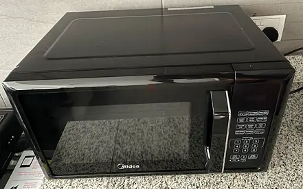 Midea Countertop Microwave - Good Working Condition