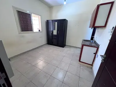 Spacious studio apartment, all bills included except internet, clean finishes, second row from the sea.