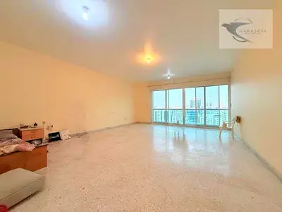 Bright & Airy Apartment | Panoramic Views | Maid | Best Location