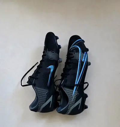 Used black Nike Mercurial football boots size EUR 43 / UK 8.5 - excellent condition