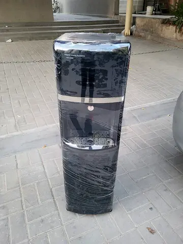 Bottom load water dispenser