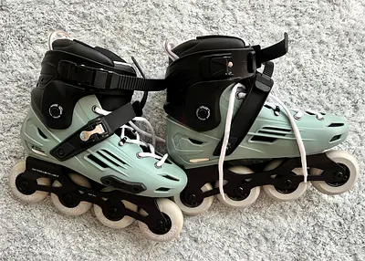 EU 39 Roller-skates