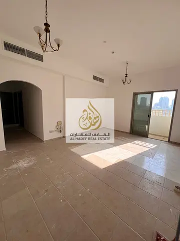 شقة غرفتين وصالة للإيجار السنوي في القاسمية الند الشارقة | جيم ومسبح مجاني | صيانة مجانية | موقع مميز قريب من جميع الخدمات