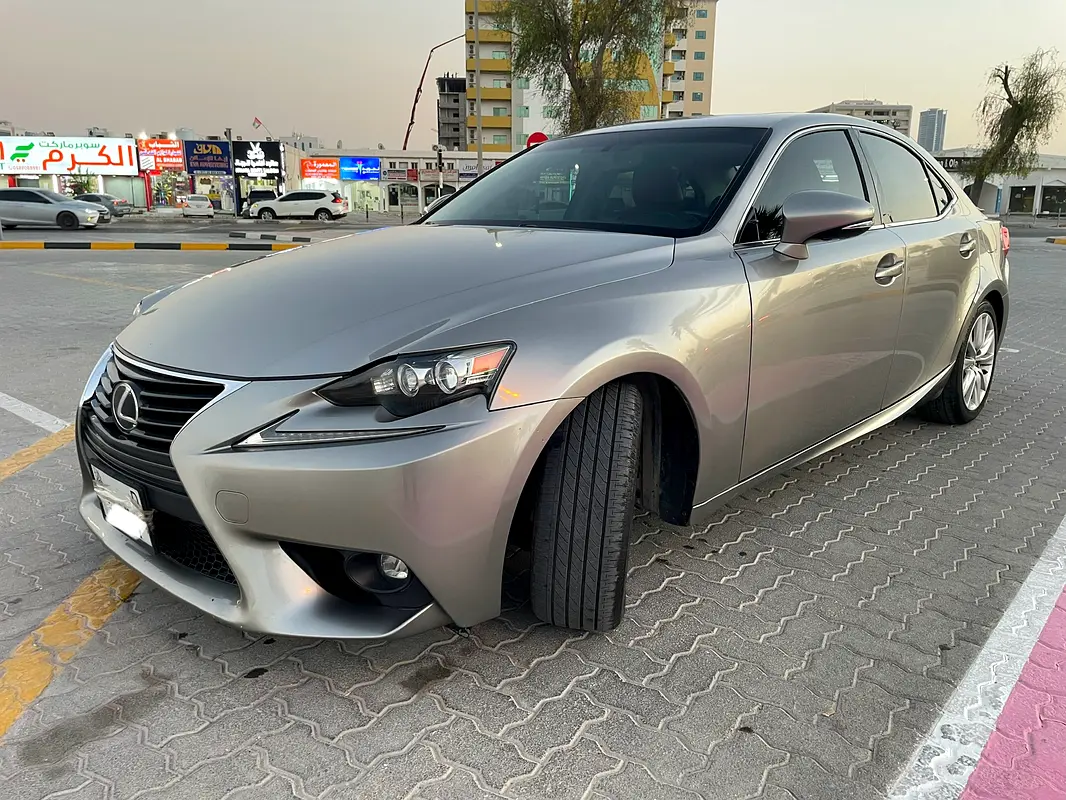 Lexus IS-Series 2016 — photo 1 of 11