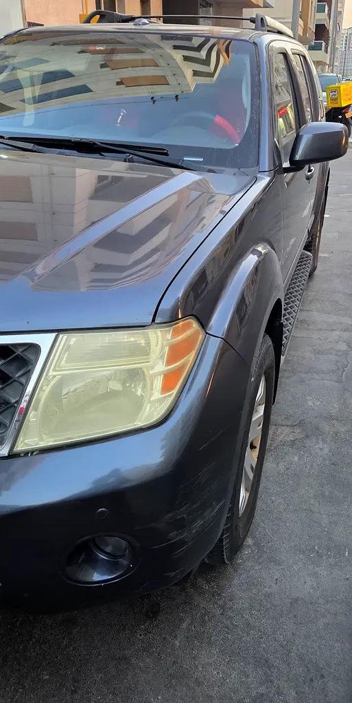 Nissan Pathfinder 2010 — photo 1 of 4