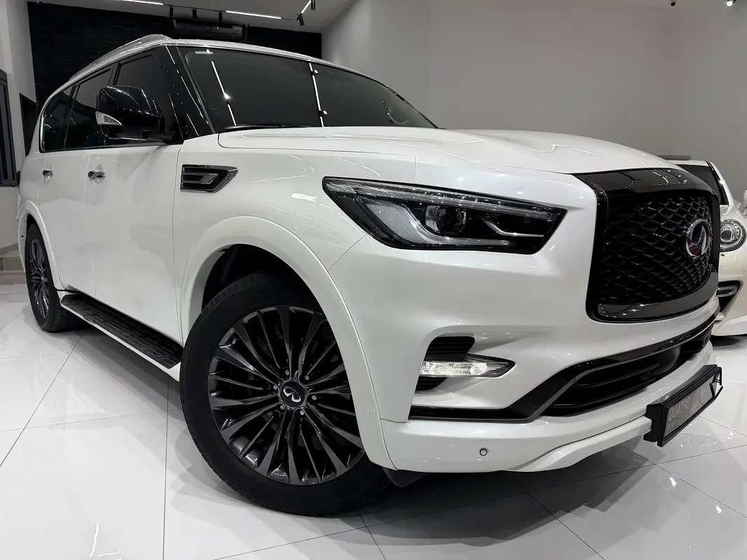 Infiniti QX80 2021 — photo 1 of 15