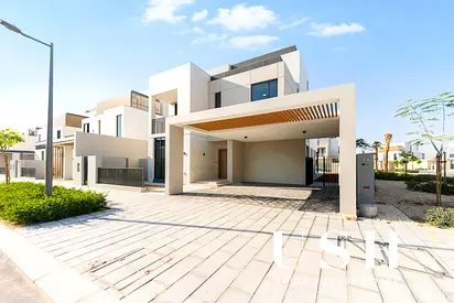 Corner Villa | Park View | Full Vastu