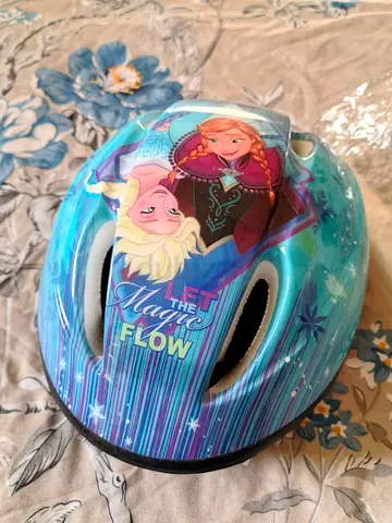 Frozen Unused kids helmet with adjustable lunches 15 AED not negotiable Al barsha 1