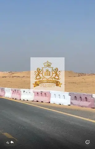 للبيع في الشارقه منطقه السحمه   ارض سكني مساحه 2420 قدم   تصريح فيلا سكني ارضي وطابقين