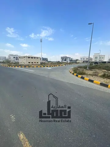 للبيع فى الشارقه منطقه الحوشى قطعه ارض سكنيه مساحه 10000 قدم موقع مميز جدا زاويه على شارعين 18 متر و 18 متر
