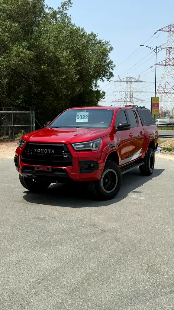 Toyota Hilux 2022 — photo 1 of 20