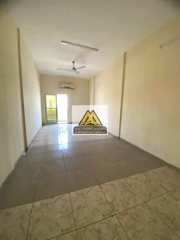 استوديو واسع جدًا | تكييف سبليت | مطبخ منفصل | مساحة كبيرة ومريحة | موقع حيوي وقريب من جميع الخدمات | على شارع رئيسي | قريب من شارع الشيخ عمار