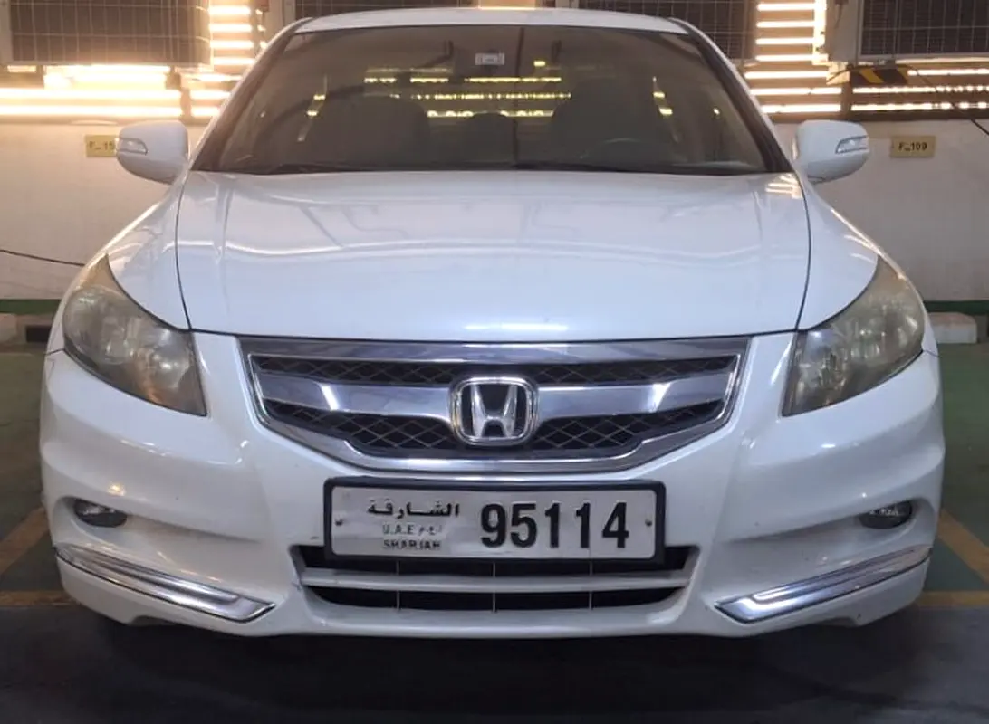 Honda Accord 2012 — photo 1 of 7
