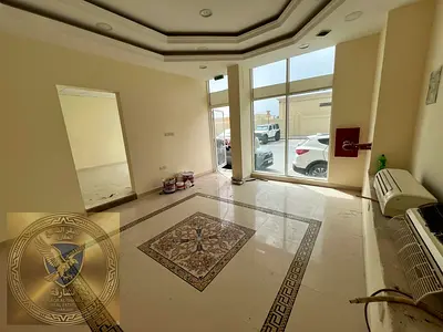 للايجار السنوى محلين بتشطيب سوبر لوكس بمساحه كبيره يصلحان لعدة انشطه تجاريه