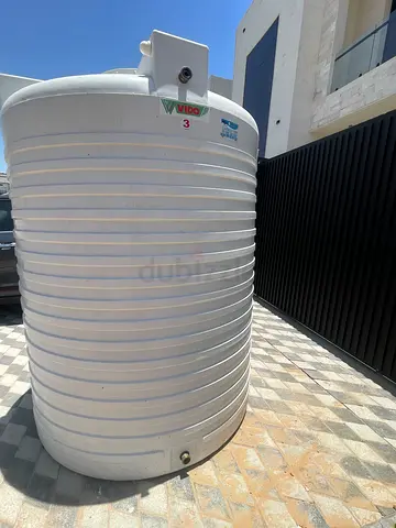Large Vertical Water Storage Tank - 1000L (White) 800 usg polycom as new