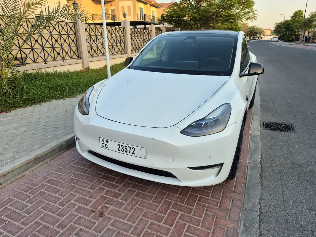 Tesla Model Y 2022 — photo 1 of 15