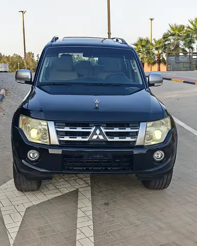 ميتسوبيشي باجيرو ماكينة كبيرة. Mitsubishi Pajero 3.8 GlS 2014 Original paint