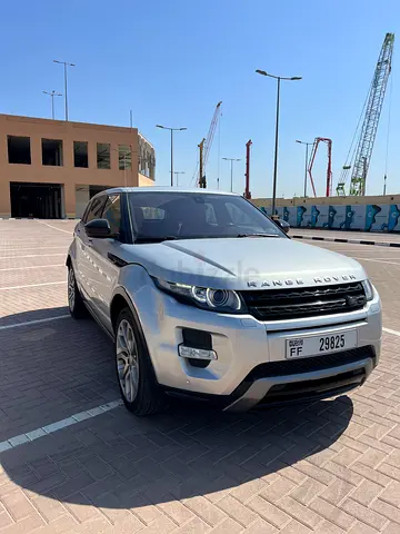 ((Low miles super clean Evoque GCC full service history))