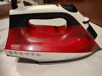Russell Hobbs Steam Iron - Red/White