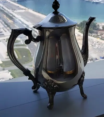 Vintage silver-plated teapot / coffee pot – decorative and functional