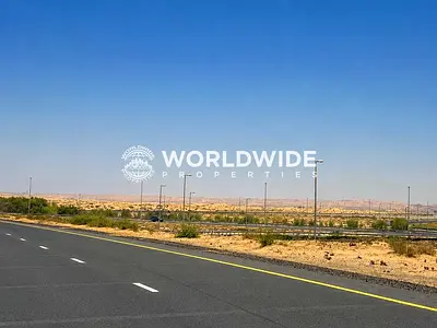 فرصة مميزة! أرض صناعية بمساحة 33,175 قدم مربع للبيع في منطقة متكاملة الخدمات | موقع استراتيجي في الشارقة | مباشرة من المالك