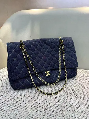Classic Quilted Navy Shoulder Bag with Gold Chain — Preowned