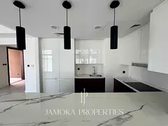 Brand New Corner Unit | Single Row | Exclusive with Jamoka