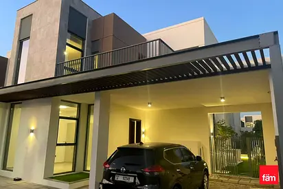 Corner | Upgraded Kitchen | Close to amenities