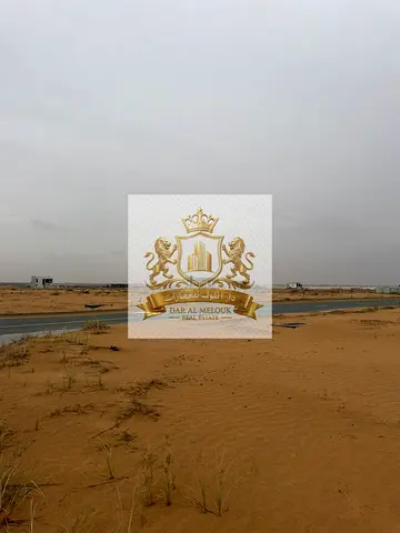للبيع فى الشارقة منطقة   روضة القرط ارض سكنية  زاوية على شارعين   تملك حر للعرب  تصريح فيلا أرضى وطابقين  مقابل الحديقة مباشر