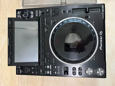 Pioneer Cdj 3000 (x2) Djm A9 with decksavers and hard case