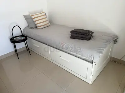 White daybed (expandable to a double bed) with 2 large drawers - mattress included