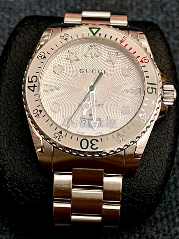 Gucci Dive BeeLume watch 200M tods gucci balenciaga tumi omega longines seiko tudor rado tag heuer