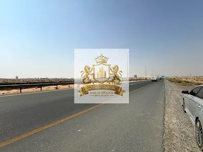 للبيع فى الشارقة ( مشروع الرويضات ) منطقة عذيب  ارض تجاري \ سكني  مساحة 2422 قدم مربع  على طريق 18 متر