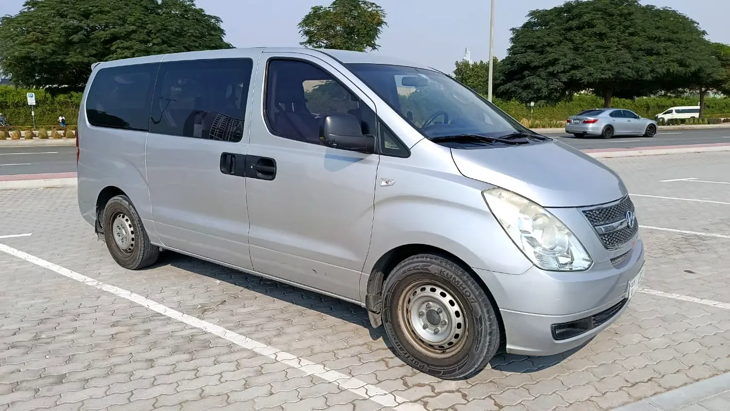 Hyundai H1 2009 — photo 1 of 14
