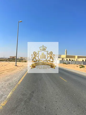 للبيع في الشارقه منطقه     الصجعه ارض صناعي    مساحه الارض 17760 قدم     تصريح البناء حوطه     مستودعات