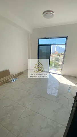 🏡✨ للإيجار السنوي – غرفة وصالة أول ساكن في الراشدية 3 – عجمان ✨🏡  فرصة مميزة للسكن في شقة جديدة أول ساكن بموقع حيوي ومطلوب في الراشدية 3، مقابل حديق