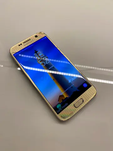 Samsung Galaxy S7 Gold (Cracked Screen  Single Sim)