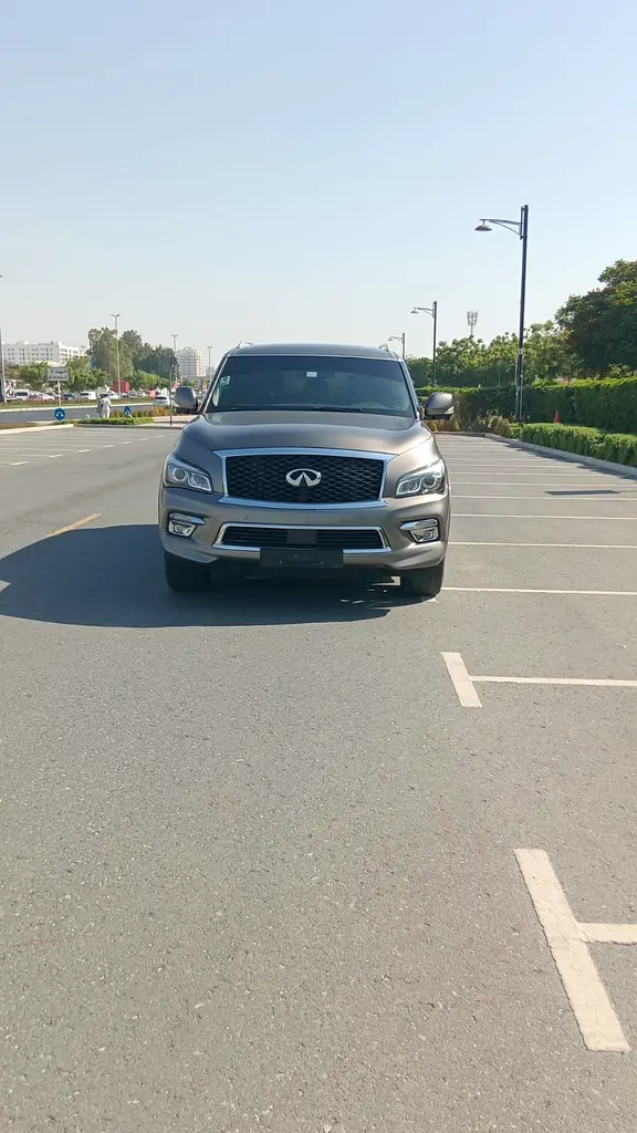 Infiniti QX80 2017 — photo 1 of 20