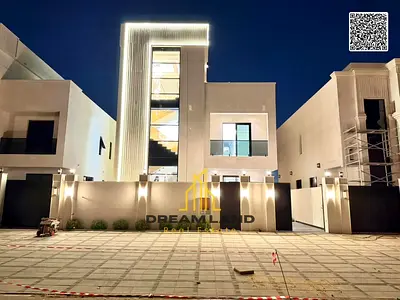 فيلا رائعة، تشمل رسوم التسجيل، تتكون من 5 غرف نوم رئيسية مع خزائن ملابس مدمجة وسطح، معروضة للبيع الآن.