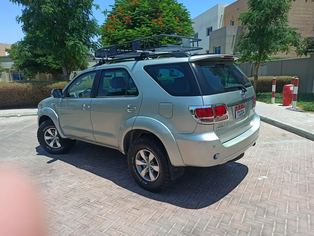 Toyota Fortuner 2008 — photo 1 of 5