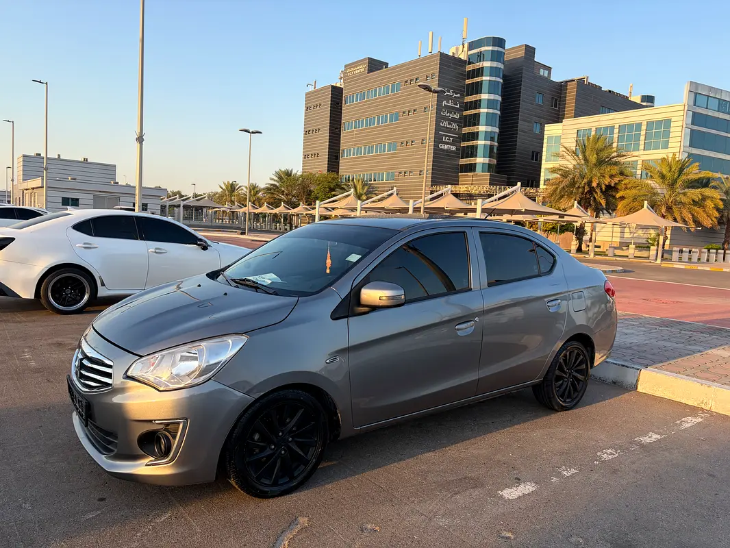 Mitsubishi Attrage 2020 — photo 1 of 12