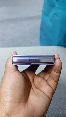 Samsung Galaxy Z Flip4 (foldable) - Good Condition