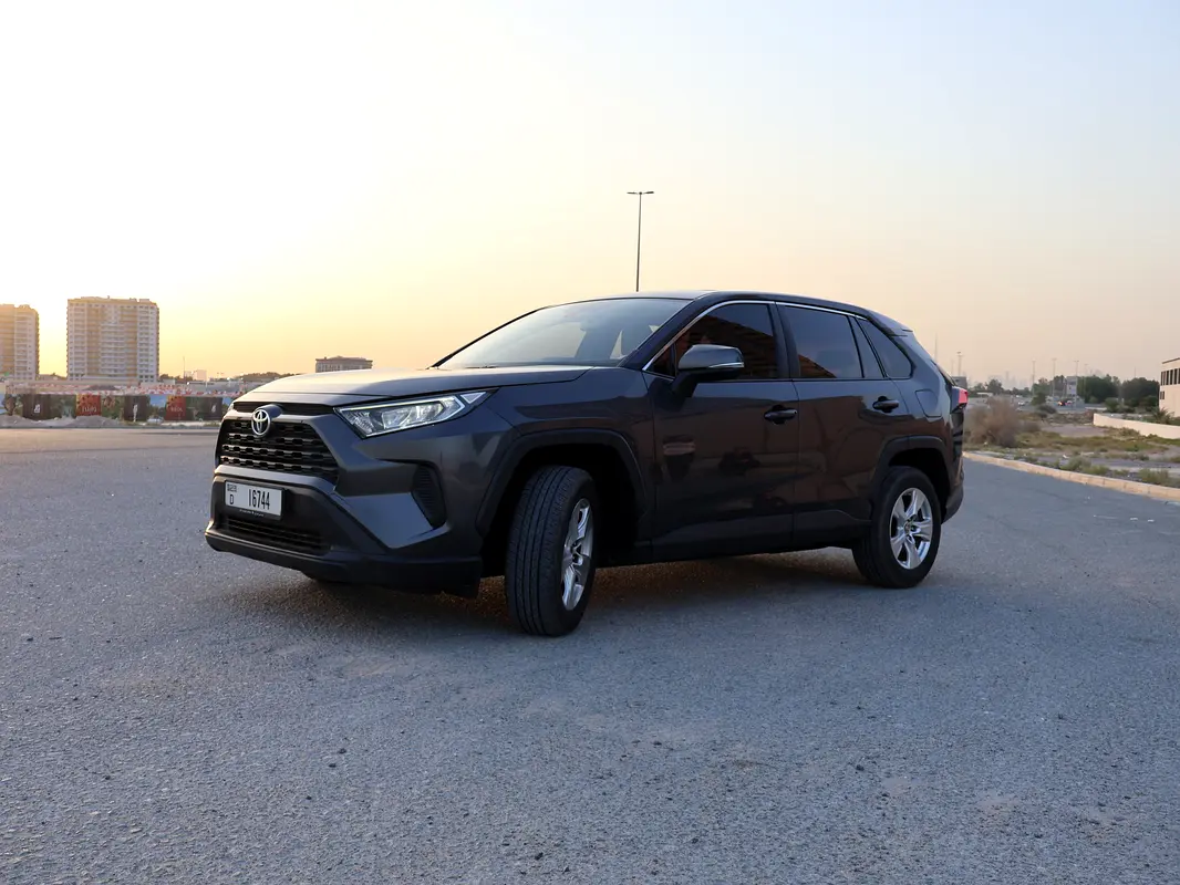 Toyota Rav 4 2021 — photo 1 of 17